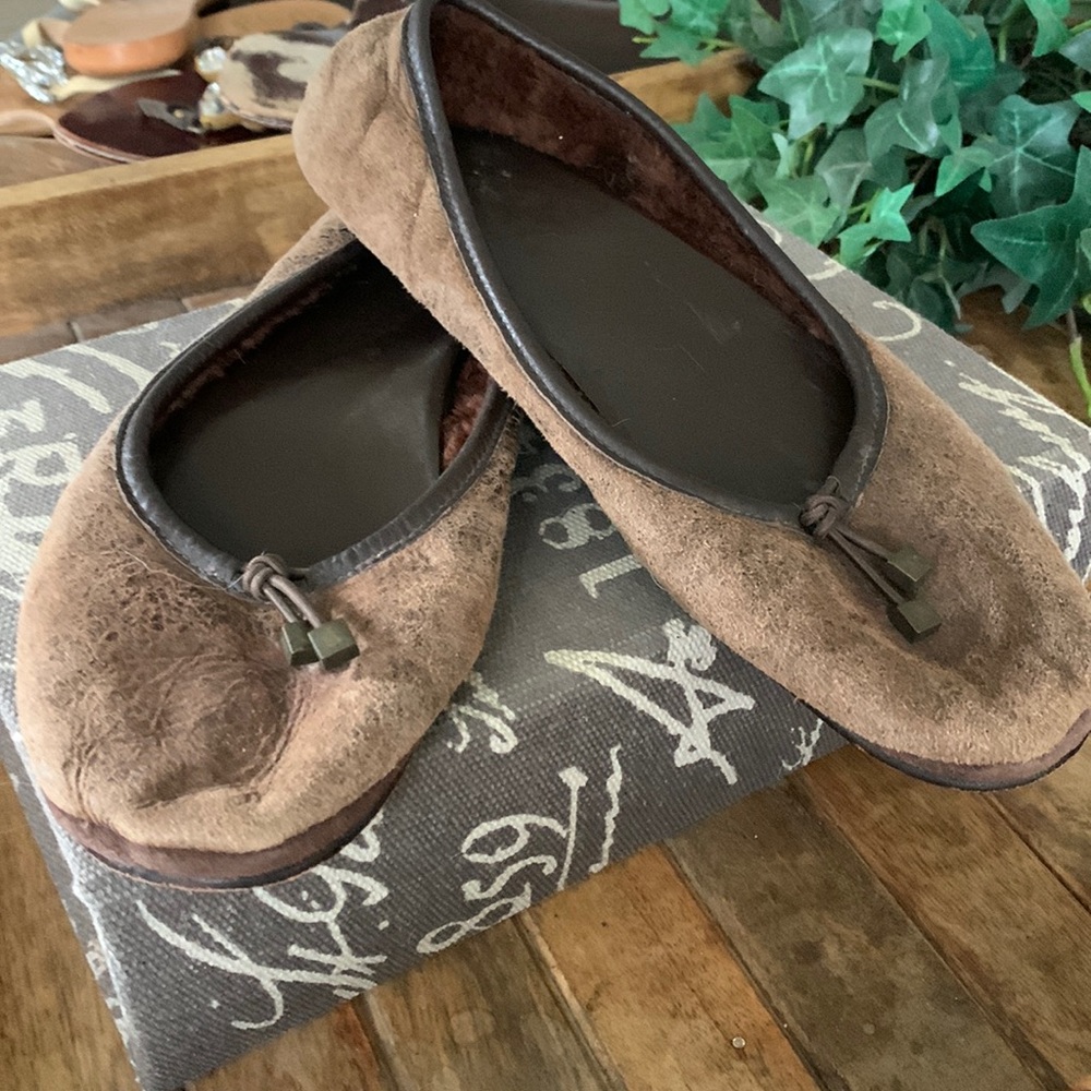 Bernardo brown distressed with faux fur inside. Size 81/2
